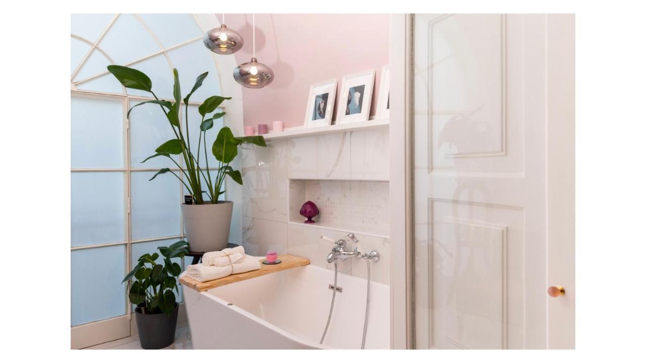 Light Pink - Suite In The Middle Of Everything Torre Annunziata Zewnętrze zdjęcie